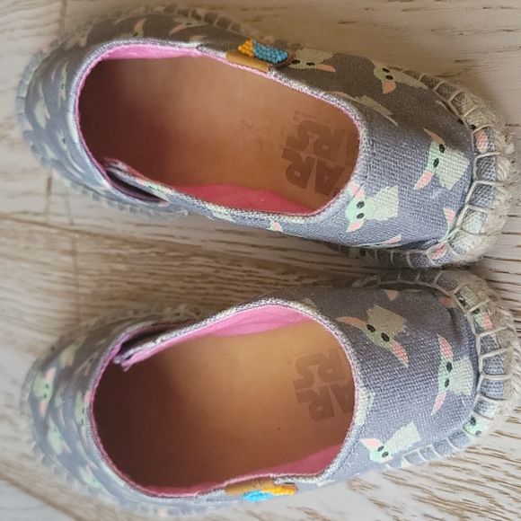 ☀️Ubuntu x Star Wars Afridrilles Mandalorian Shoes Grogu Baby Yoda Size 7 - Picture 3 of 8
